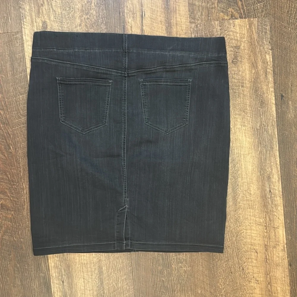 Liverpool Los Angeles Jean Skirt Size 22 Charcoal in color - Picture 3 of 3